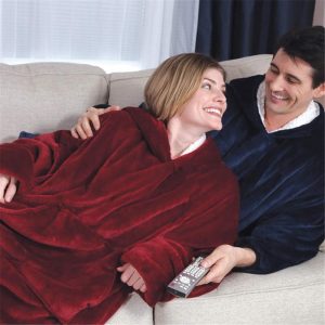 1 + 1 PROMO - Patura cu Maneci Stil Hanorac cu Gluga si Buzunar Huggle Hoodie Pentru el si ea